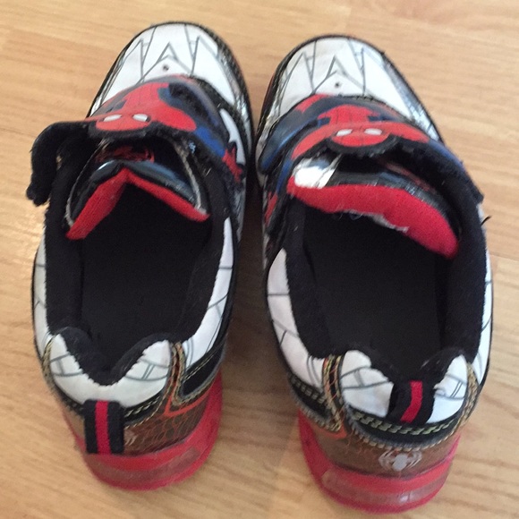 Sneakers - Picture 4 of 7